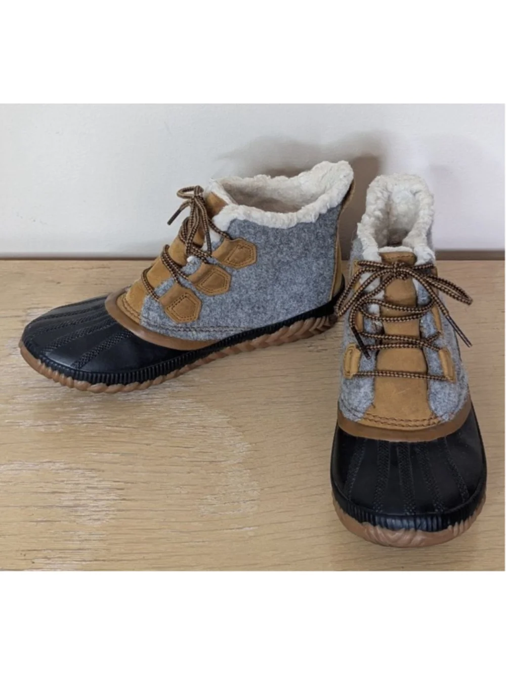 Women's Sorel Winter & Rain Boots 8.5 Gray Brown Waterproof